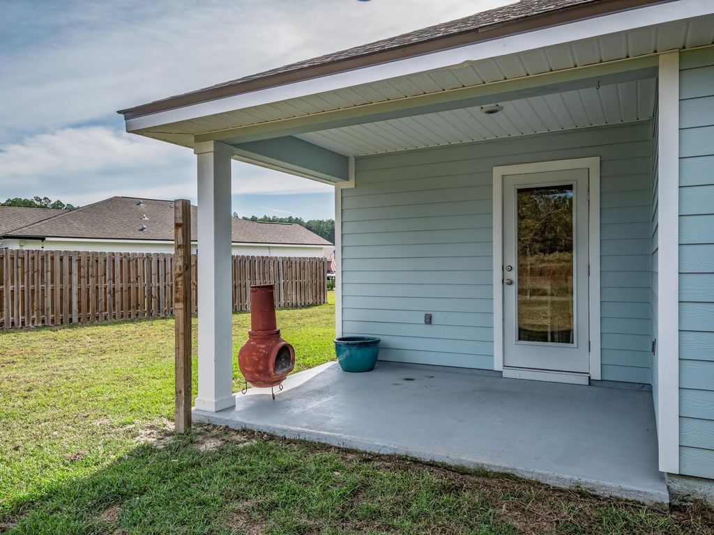 Image 33 of property listing at 86 Spears Crossing Lane, Crawfordville, FL 32327
