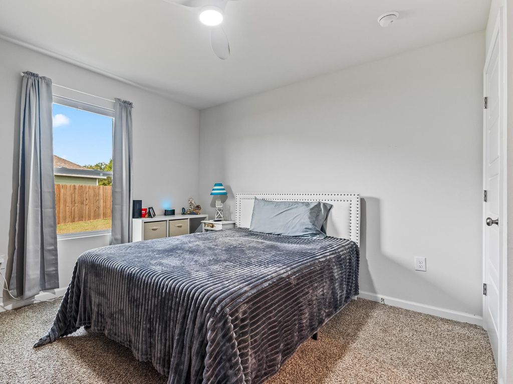 Image 9 of property listing at 86 Spears Crossing Lane, Crawfordville, FL 32327