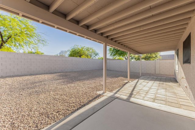 8821 W Loma Lane, Peoria, AZ 85345