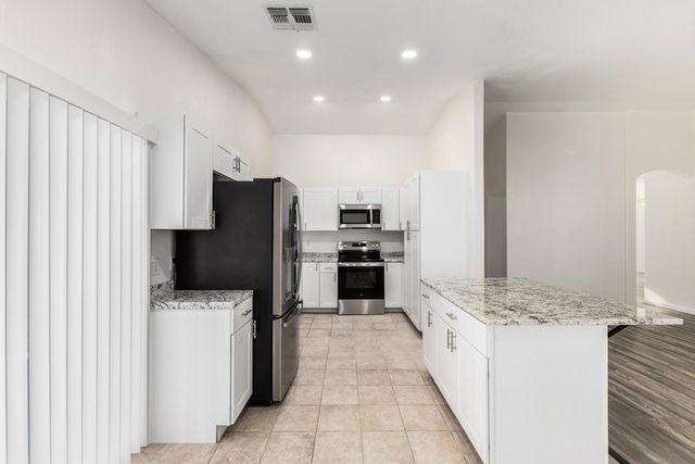 8821 W Loma Lane, Peoria, AZ 85345