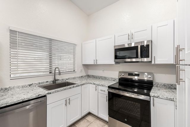 8821 W Loma Lane, Peoria, AZ 85345