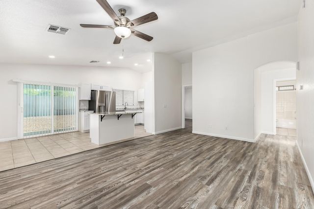 8821 W Loma Lane, Peoria, AZ 85345