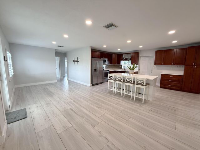 320 NE 60th Street, Oakland Park, FL 33334