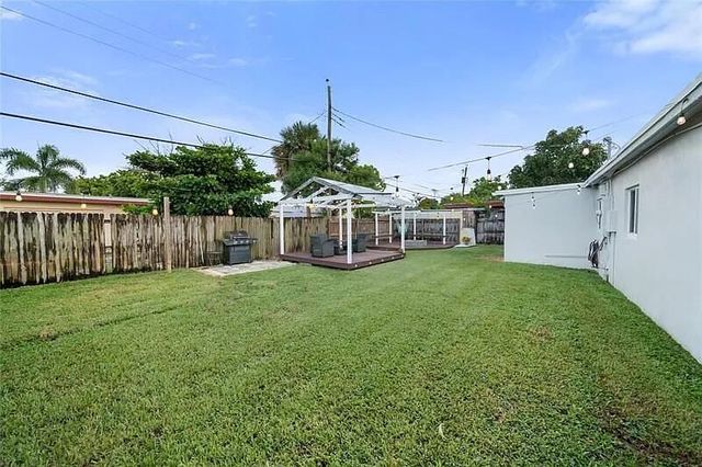 320 NE 60th Street, Oakland Park, FL 33334
