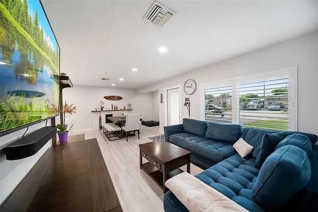 320 NE 60th Street, Oakland Park, FL 33334