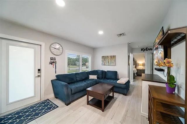 320 NE 60th Street, Oakland Park, FL 33334