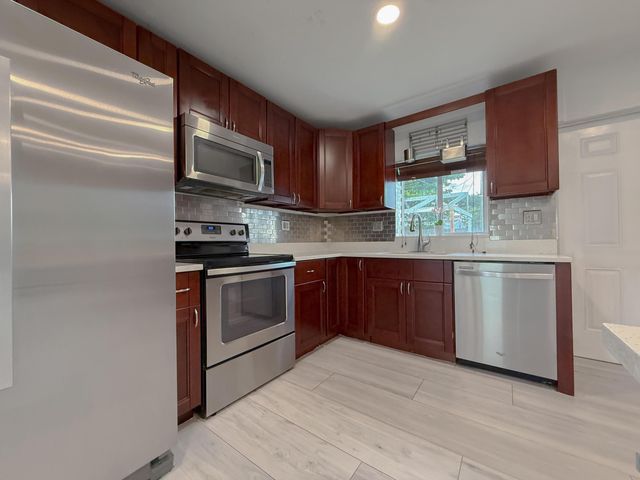 320 NE 60th Street, Oakland Park, FL 33334