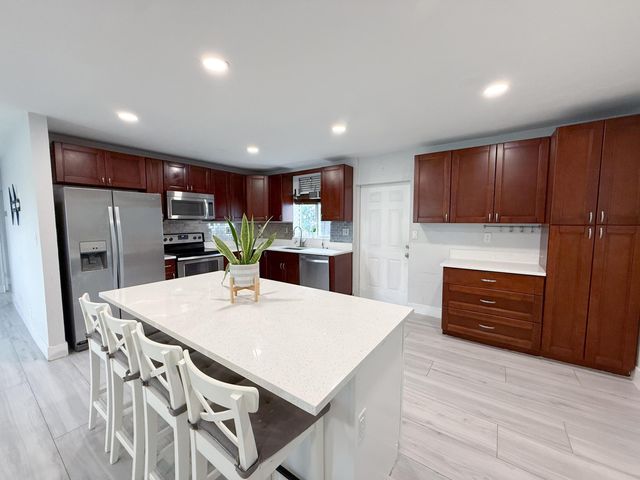 320 NE 60th Street, Oakland Park, FL 33334