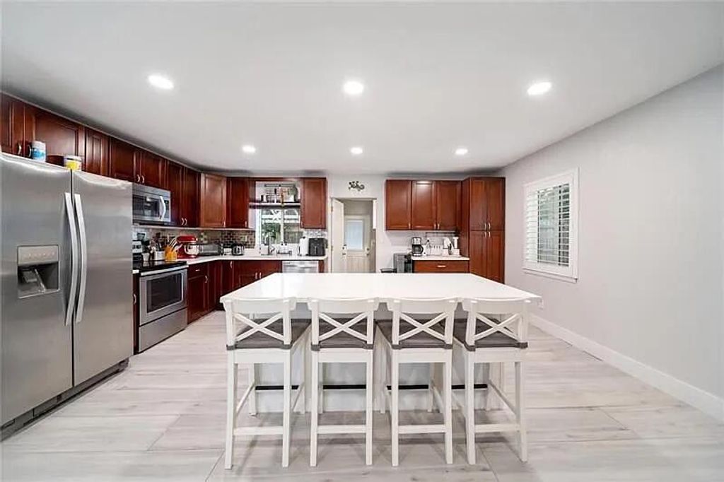 320 NE 60th Street, Oakland Park, FL 33334