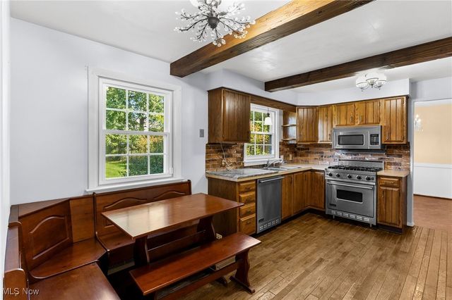 6137 Acatello Place, Poland, OH 44514