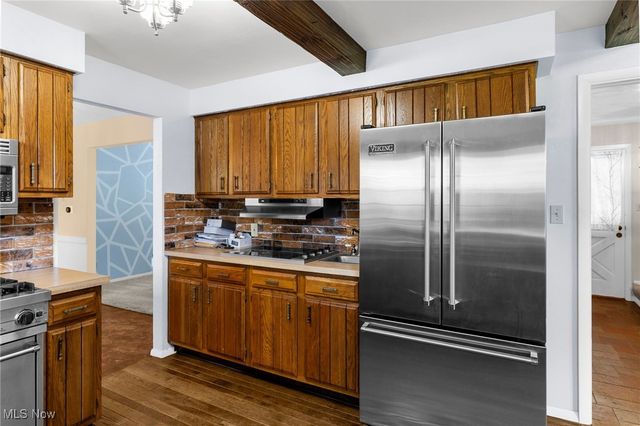 6137 Acatello Place, Poland, OH 44514