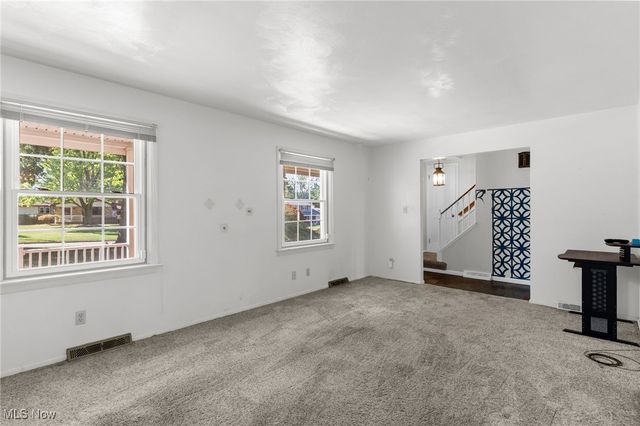 6137 Acatello Place, Poland, OH 44514