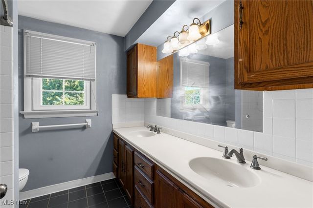 6137 Acatello Place, Poland, OH 44514