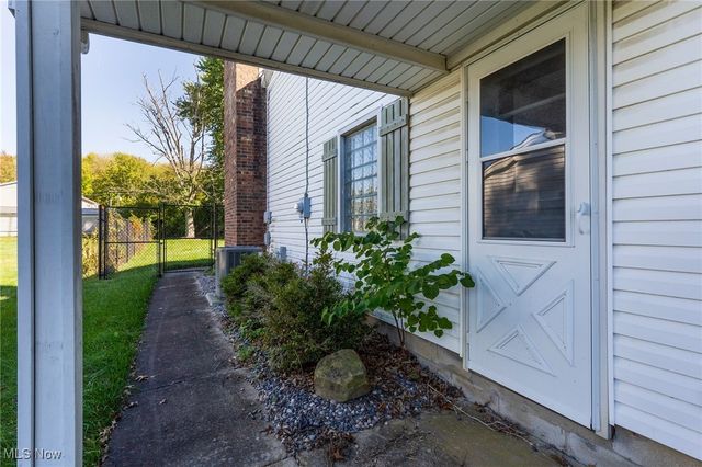 6137 Acatello Place, Poland, OH 44514