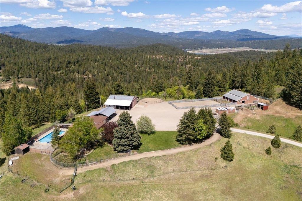 9305 N Harvard Rd, Newman Lake, WA 99025