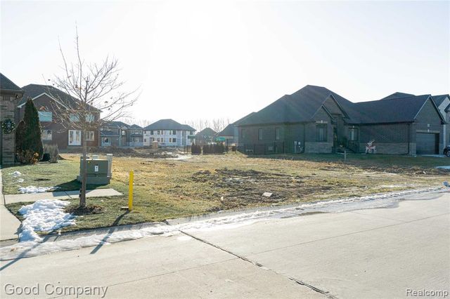 19324 Springbrook Drive, Macomb, MI 48044