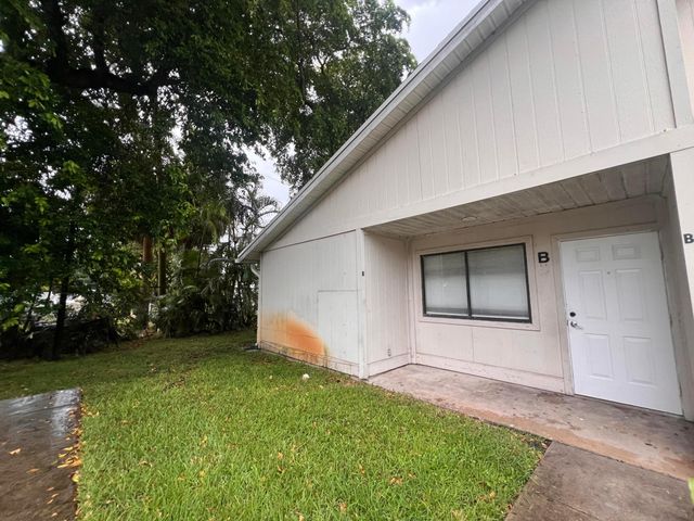 5320 Elmhurst Road B, West Palm Beach, FL 33417