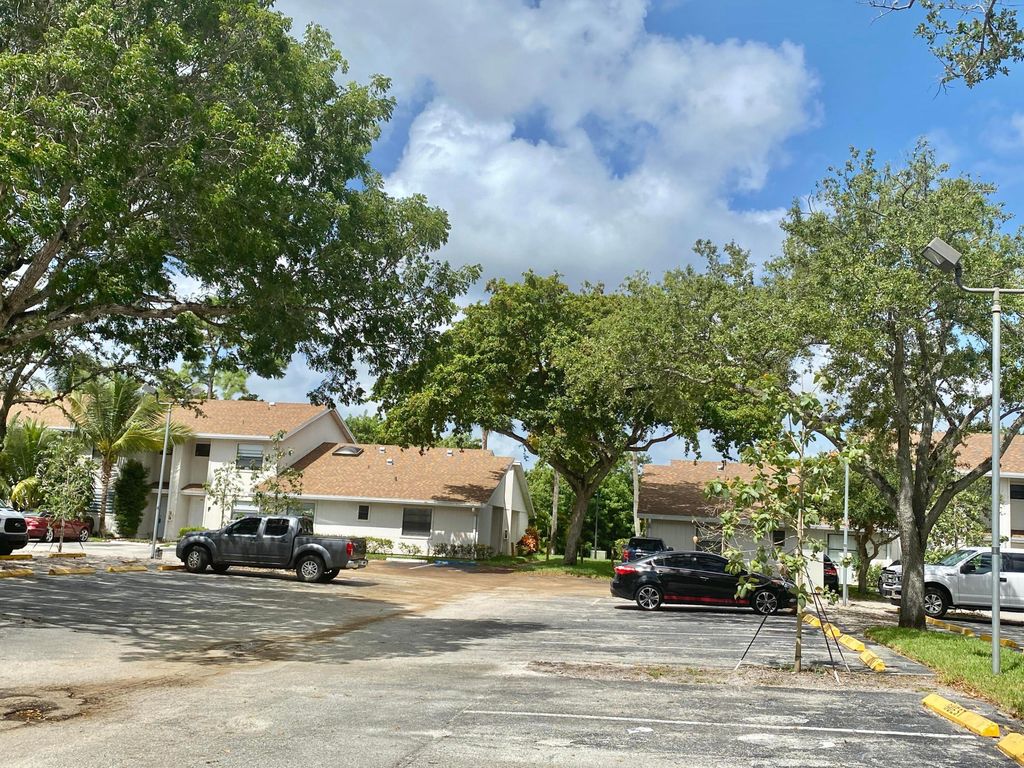 5320 Elmhurst Road B, West Palm Beach, FL 33417