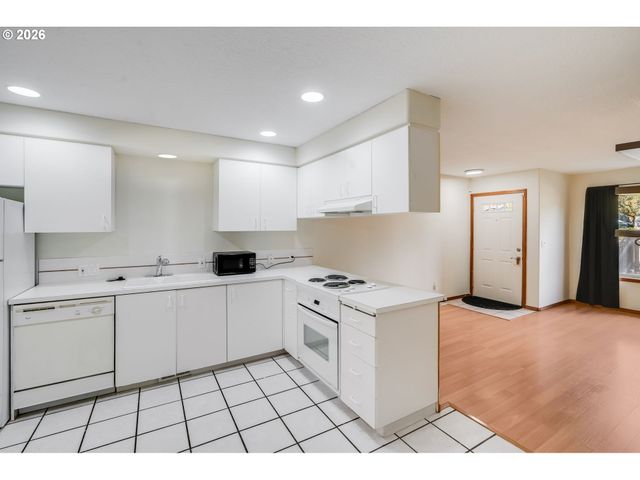 14134 E BURNSIDE St 2, Portland, OR 97233