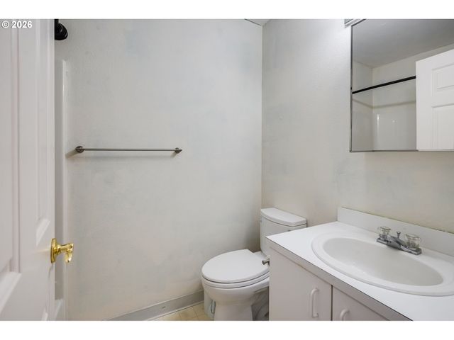 14134 E BURNSIDE St 2, Portland, OR 97233