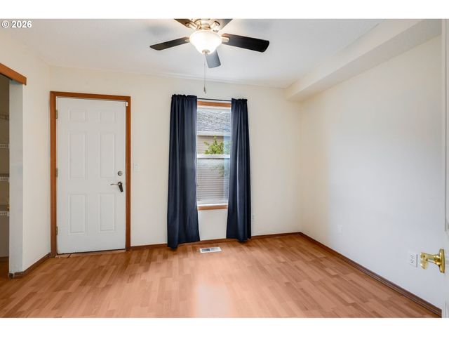 14134 E BURNSIDE St 2, Portland, OR 97233