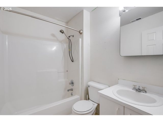 14134 E BURNSIDE St 2, Portland, OR 97233