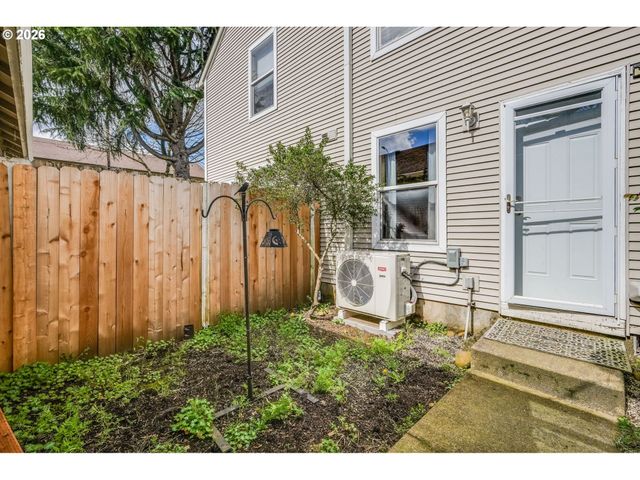 14134 E BURNSIDE St 2, Portland, OR 97233