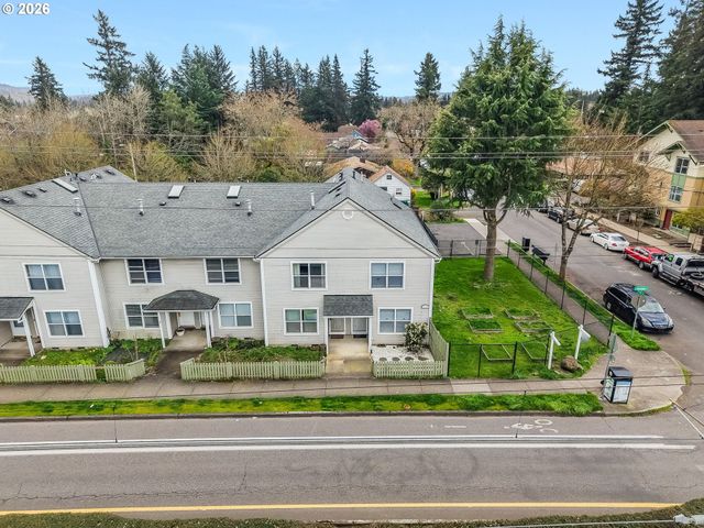 14134 E BURNSIDE St 2, Portland, OR 97233