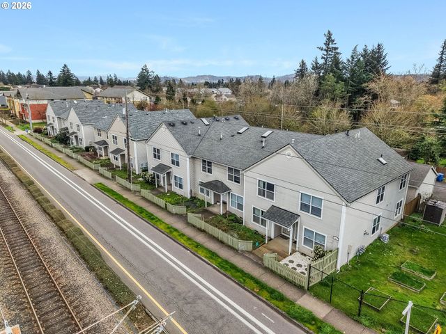 14134 E BURNSIDE St 2, Portland, OR 97233