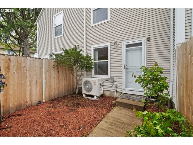14134 E BURNSIDE St 2, Portland, OR 97233