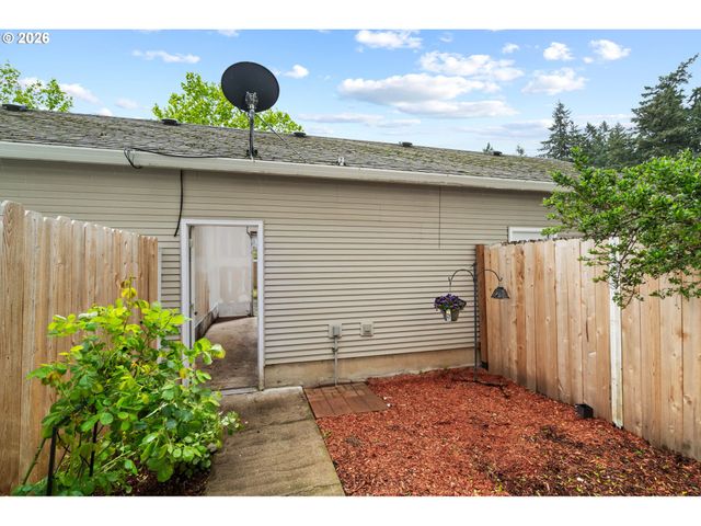 14134 E BURNSIDE St 2, Portland, OR 97233