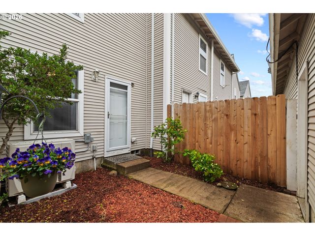 14134 E BURNSIDE St 2, Portland, OR 97233