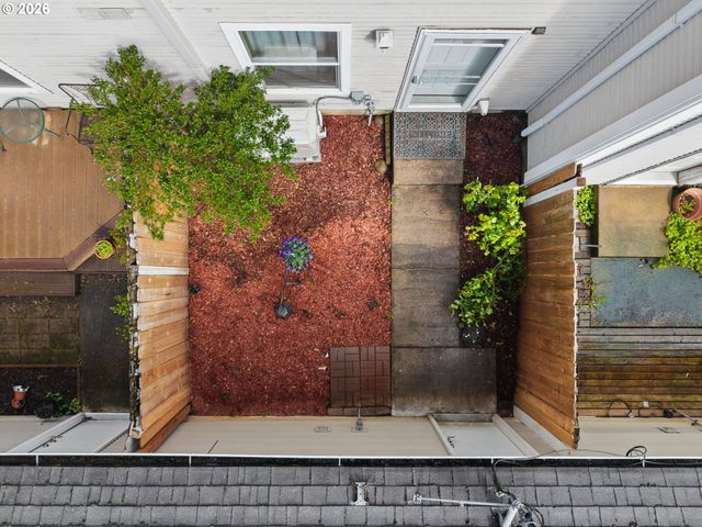 14134 E BURNSIDE St 2, Portland, OR 97233