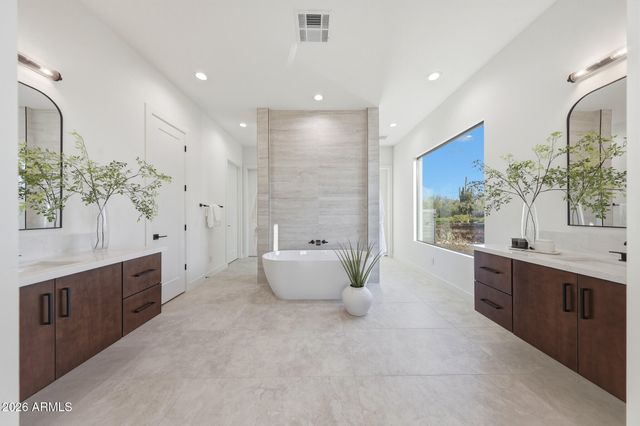 1676 E CREEK CANYON Road, Phoenix, AZ 85086