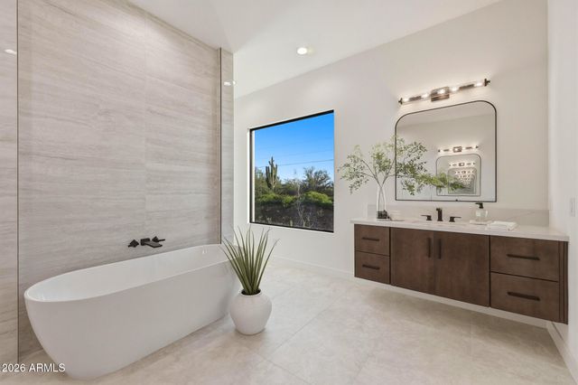 1676 E CREEK CANYON Road, Phoenix, AZ 85086