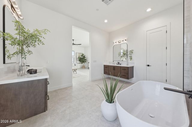 1676 E CREEK CANYON Road, Phoenix, AZ 85086
