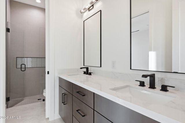1676 E CREEK CANYON Road, Phoenix, AZ 85086