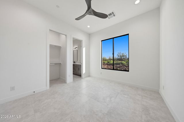 1676 E CREEK CANYON Road, Phoenix, AZ 85086