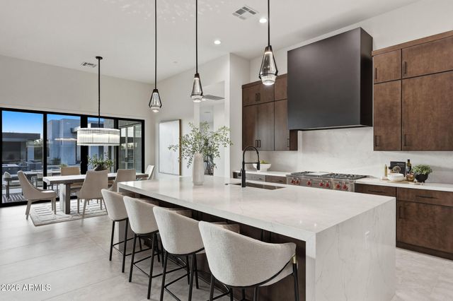 1676 E CREEK CANYON Road, Phoenix, AZ 85086