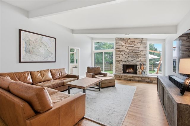 1006 Meadowlark Lane, Glenview, IL 60025