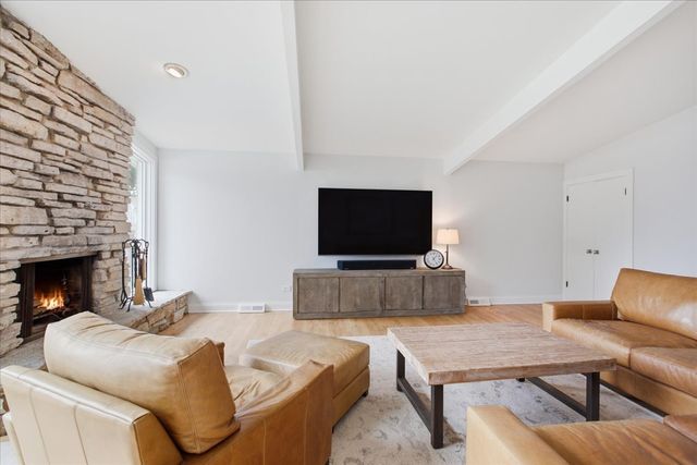 1006 Meadowlark Lane, Glenview, IL 60025