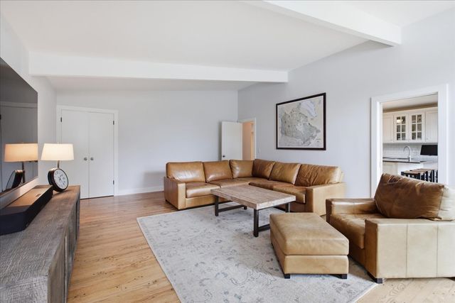 1006 Meadowlark Lane, Glenview, IL 60025