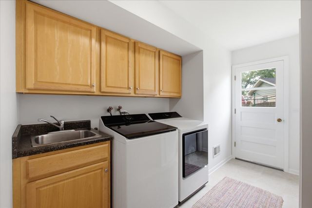 1006 Meadowlark Lane, Glenview, IL 60025