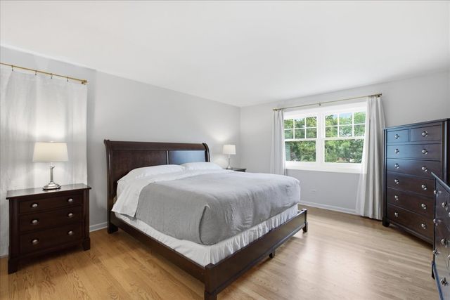 1006 Meadowlark Lane, Glenview, IL 60025