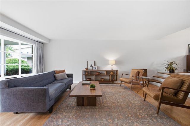 1006 Meadowlark Lane, Glenview, IL 60025