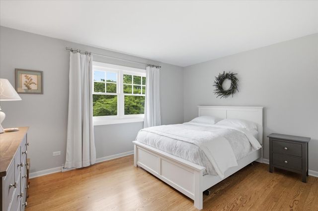 1006 Meadowlark Lane, Glenview, IL 60025