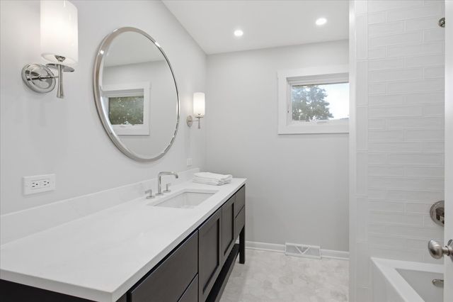 1006 Meadowlark Lane, Glenview, IL 60025