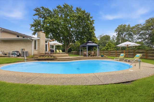 1006 Meadowlark Lane, Glenview, IL 60025