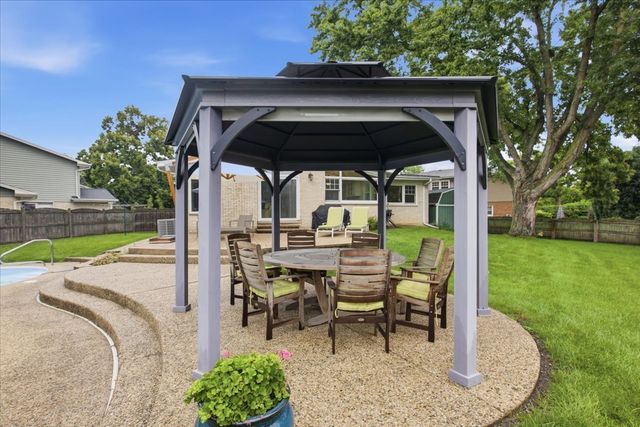 1006 Meadowlark Lane, Glenview, IL 60025
