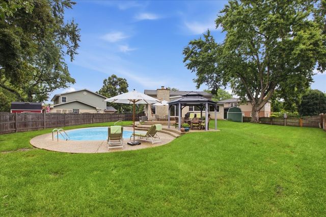 1006 Meadowlark Lane, Glenview, IL 60025